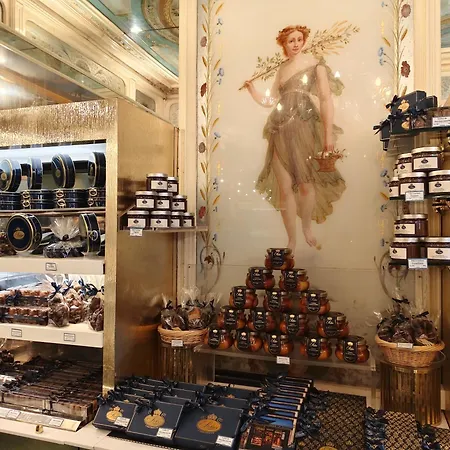 Jolie Montorgeuil Apartment